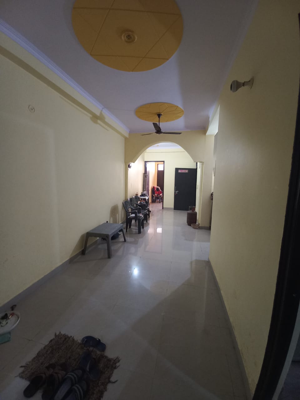 3 BHK 106 Sq.Yd. Builder Floor in Kailash Puram