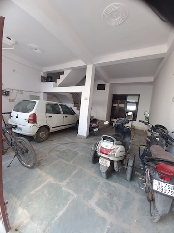 Parking in 3 BHK Builder Floor at Krishna Garden Colony – for Sale
