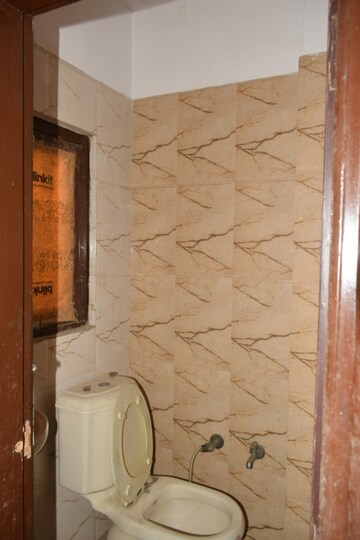 रेसिडेंशियल बिल्डर फ्लोर वर्ग फुट फॉर रेंट इन मंसा राम पार्क दिल्ली  7679238