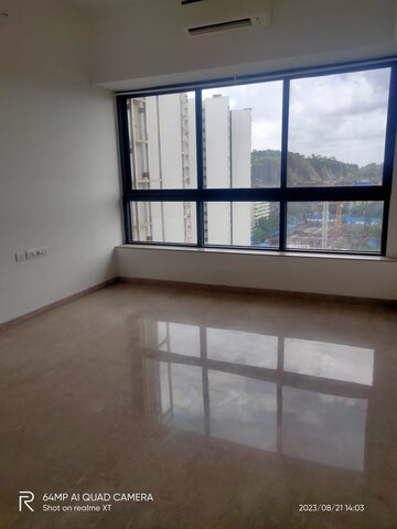 Room in 3.5 BHK Apartment at Shapoorji Pallonji Vicinia, Powai – for Sale