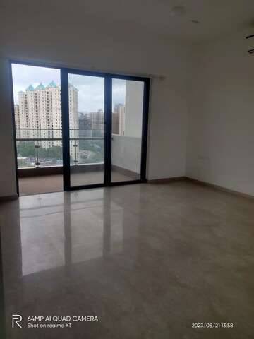 Room in 3.5 BHK Apartment at Shapoorji Pallonji Vicinia, Powai – for Sale