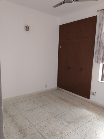 Room in 2 BHK Apartment at RWA Apartments Sector 26, Sector 26 – for Sale
