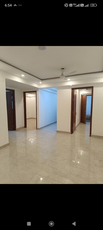 Room in 3 BHK Independent House at Chattarpur – for Sale