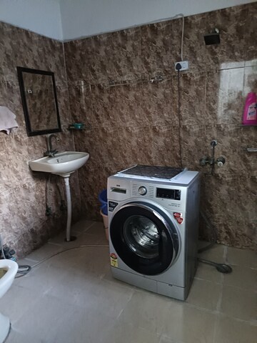 रेसिडेंशियल घर वर्ग मीटर फॉर रेंट इन सेक्टर 41 नोएडा  7679593