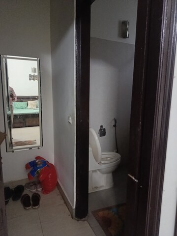 रेसिडेंशियल घर वर्ग मीटर फॉर रेंट इन सेक्टर 41 नोएडा  7679593