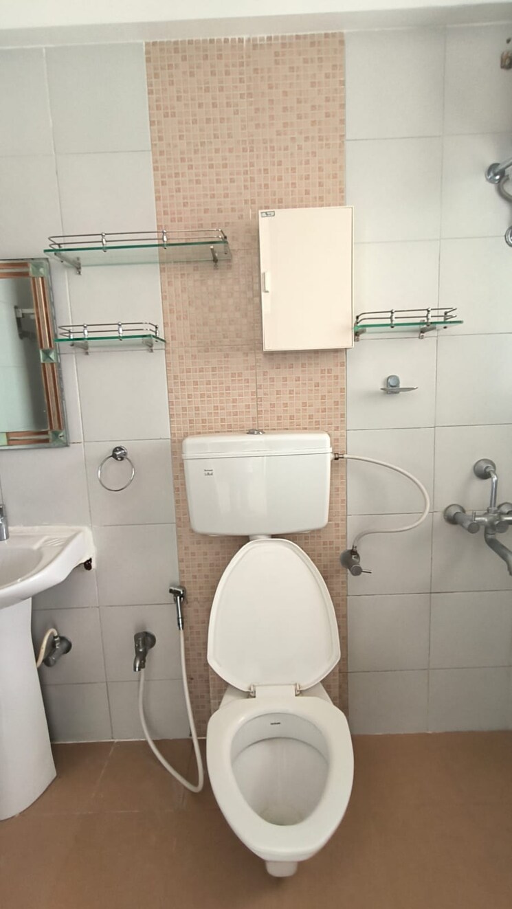 Bathroom, rohan-lifescapes-mirage 2 Bedroom 900 Sq.Ft. Apartment In Matunga West Mumbai 7679876