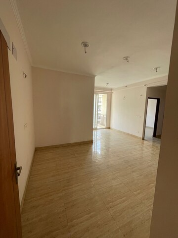 Room in 2 BHK Apartment at Amrapali Golf Homes, Sector 4, Greater Noida – for Sale