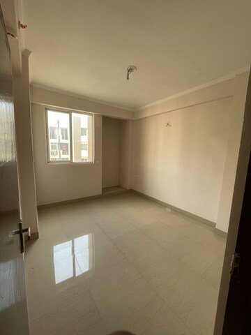 Room in 2 BHK Apartment at Amrapali Golf Homes, Sector 4, Greater Noida – for Sale