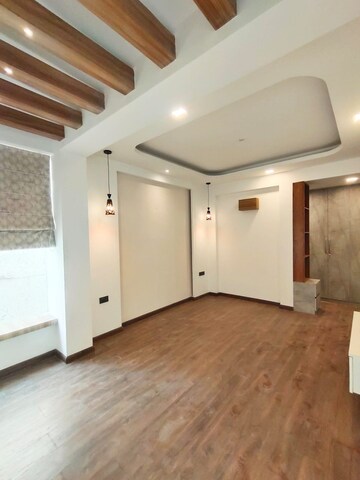 Room in 3.5 BHK Builder Floor at Ansal API Versalia, Sector 67a – for Sale