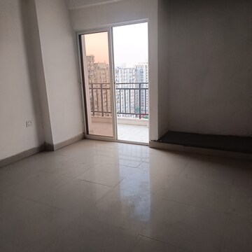 Room in 3 BHK Apartment at Futec Gateway, Sector 75 – for Sale