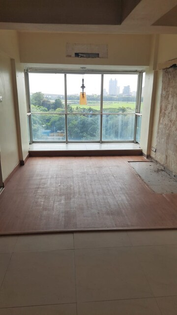 Room in 4 BHK Apartment at Mahalaxmi – for Sale