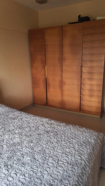 Room in 4 BHK Apartment at Mahalaxmi – for Sale