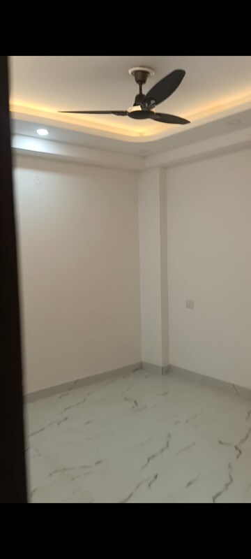 Room in 3 BHK Independent House at Chattarpur – for Sale