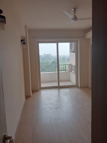 Room in 3 BHK Apartment at DLF The Skycourt, Sector 86 – for Sale