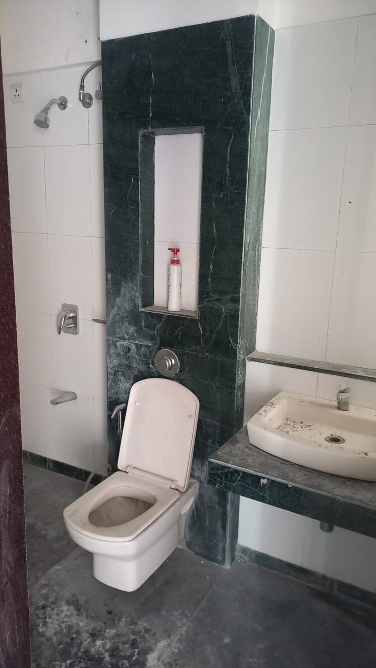 Bathroom, shree-sarva 2 Bedroom 518 Sq.Ft. Apartment In Kasarvadavali Thane 7681143