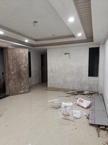 Room in 2 BHK Builder Floor at Paryavaran Complex – for Sale