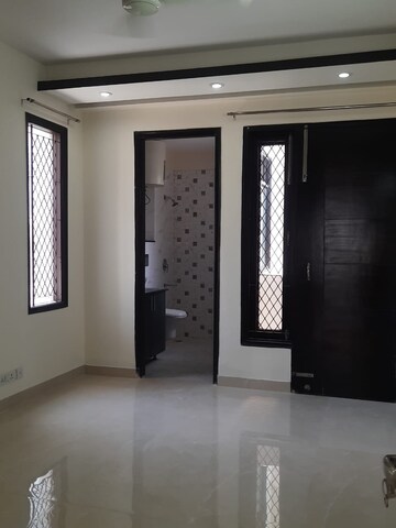 Room in 4 BHK Apartment at Tata Primanti-Tower Residences, Sector 72 – for Sale
