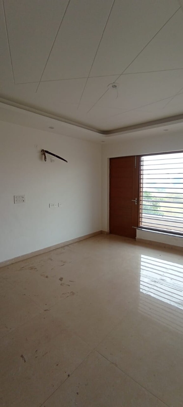 Room, bptp-park-central 3 Bedroom 2250 Sq.Ft. Builder Floor In Sector 85 Faridabad 7681587