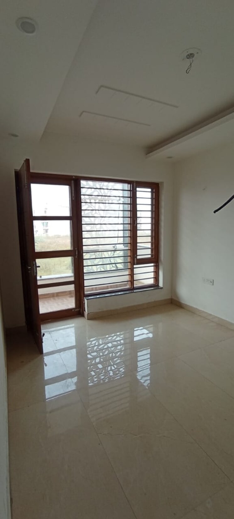 Room, bptp-park-central 3 Bedroom 2250 Sq.Ft. Builder Floor In Sector 85 Faridabad 7681587