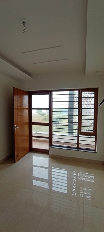 Room in 3 BHK Builder Floor at BPTP Park Central, Sector 85 – for Sale