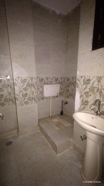 Master Bedroom in 2 BHK Builder Floor at Uttam Nagar – for Sale