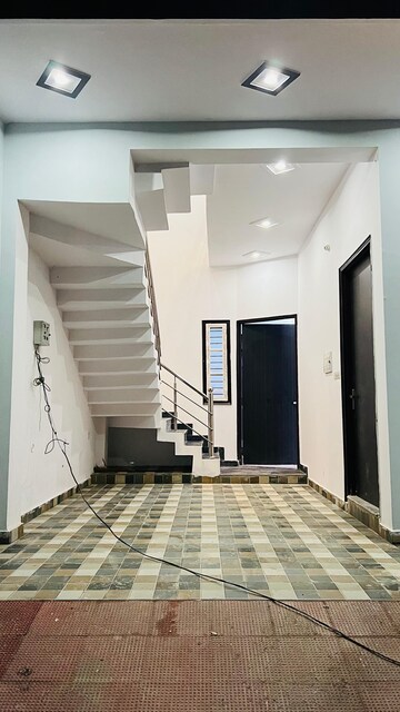 Parking in 2 BHK Independent House at Kisan Path – for Sale