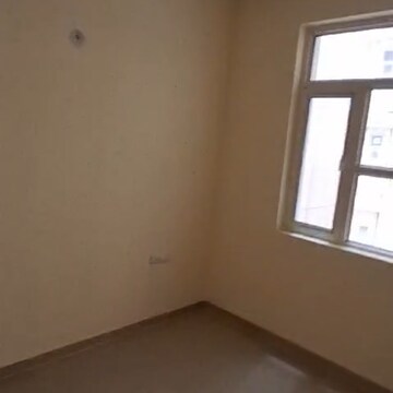 Room in 3 BHK Apartment at Omaxe The Palace, Sushant Golf City – for Sale