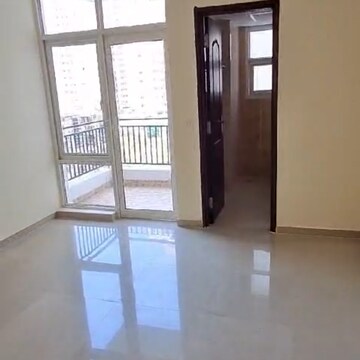 Room in 3 BHK Apartment at Omaxe The Palace, Sushant Golf City – for Sale