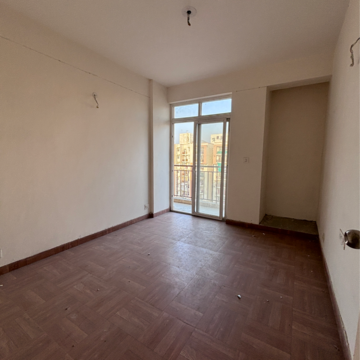 Room in 2 BHK Apartment at Klj Platinum Heights, Sector 77 – for Sale