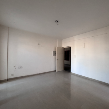 Room in 2 BHK Apartment at Klj Platinum Heights, Sector 77 – for Sale