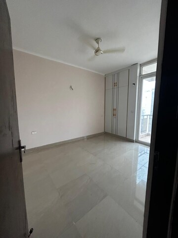 Room in 2 BHK Apartment at Amrapali Golf Homes, Sector 4, Greater Noida – for Sale