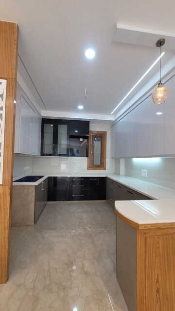 Furnished Amenities in 4 BHK Builder Floor at Vivek Vihar Phase 1 – for Sale