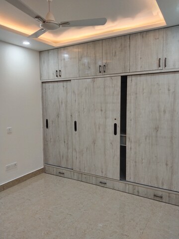 Room in 3 BHK Apartment at Mehrauli – for Sale