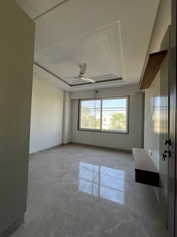 Room in 4 BHK Builder Floor at Ansal API Versalia, Sector 67a – for Sale