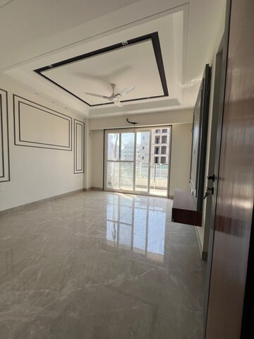 Room in 4 BHK Builder Floor at Ansal API Versalia, Sector 67a – for Sale