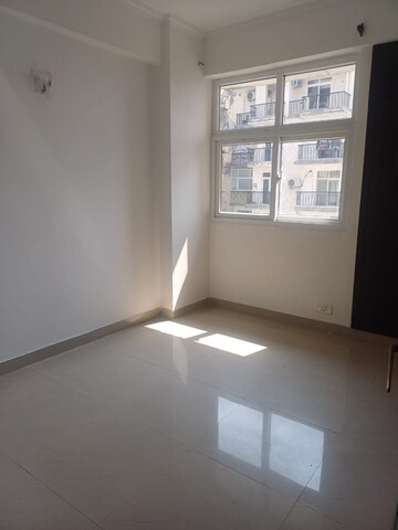 Room in 2.5 BHK Apartment at Panchsheel Hynish, Sector 1 Greater Noida – for Sale