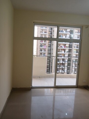 Room in 2.5 BHK Apartment at Gaur City 2 - 10th Avenue, Sector 16c Greater Noida – for Sale