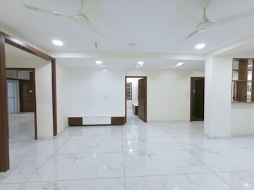 Building Lobby in 3 BHK Builder Floor at Sri Venkateshwara Nagar Colony – for Sale