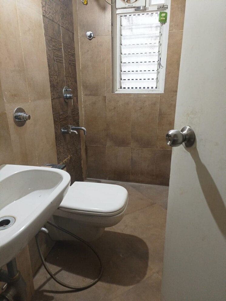 Bathroom, sajjangad-apartment 2 Bedroom 950 Sq.Ft. Apartment In Deccan Gymkhana Pune 7683156