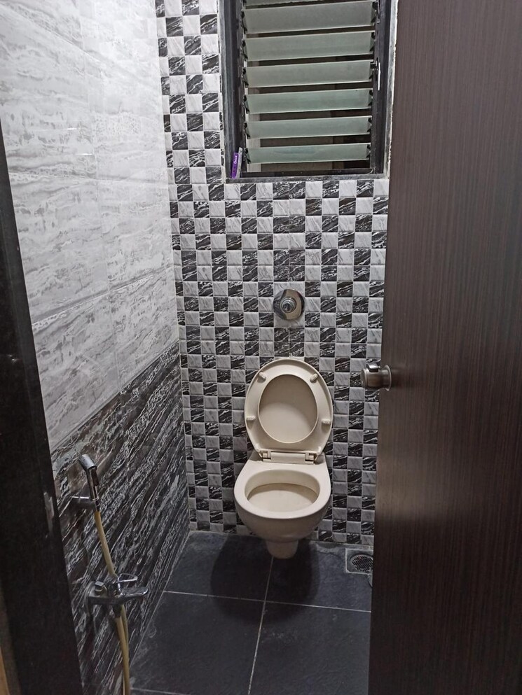 Bathroom, vikas-park 1 Bedroom 400 Sq.Ft. Apartment In Deonar Mumbai 7683096