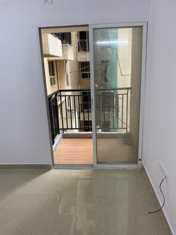 रेसिडेन्शियल फ्लॅट वर्ग फुट फॉर रेंट इन दहिसर ईस्ट मुंबई  7683299