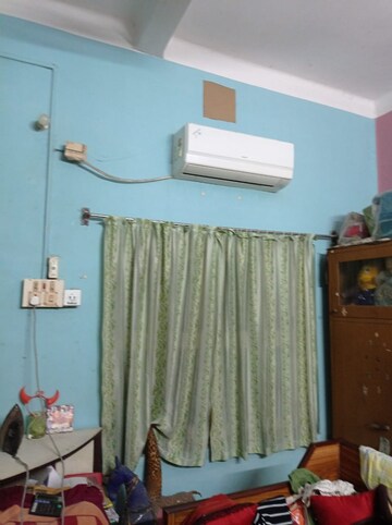 Room in 2 BHK Apartment at Regent Park – for Sale
