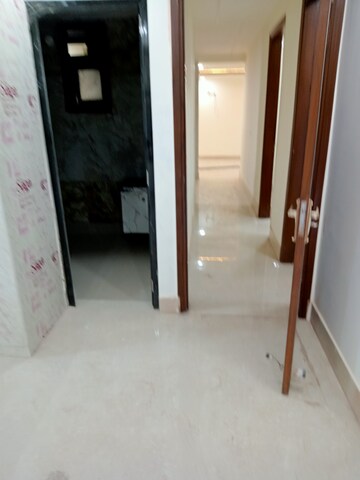 Room in 3 BHK Builder Floor at Saket – for Sale