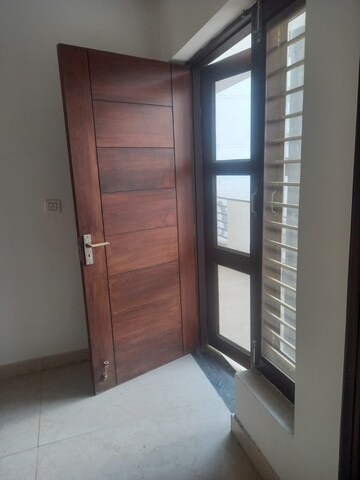 Room in 3 BHK Apartment at BPTP Park Central, Sector 85 – for Sale
