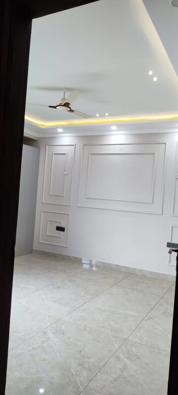 Building Lobby in 4 BHK Builder Floor at BPTP Park Central, Sector 85 – for Sale