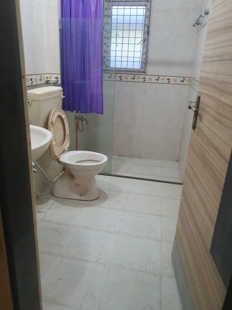 Bathroom, raheja-gardens-aspen 4 Bedroom 1890 Sq.Ft. Apartment In Thane West Thane 7683809
