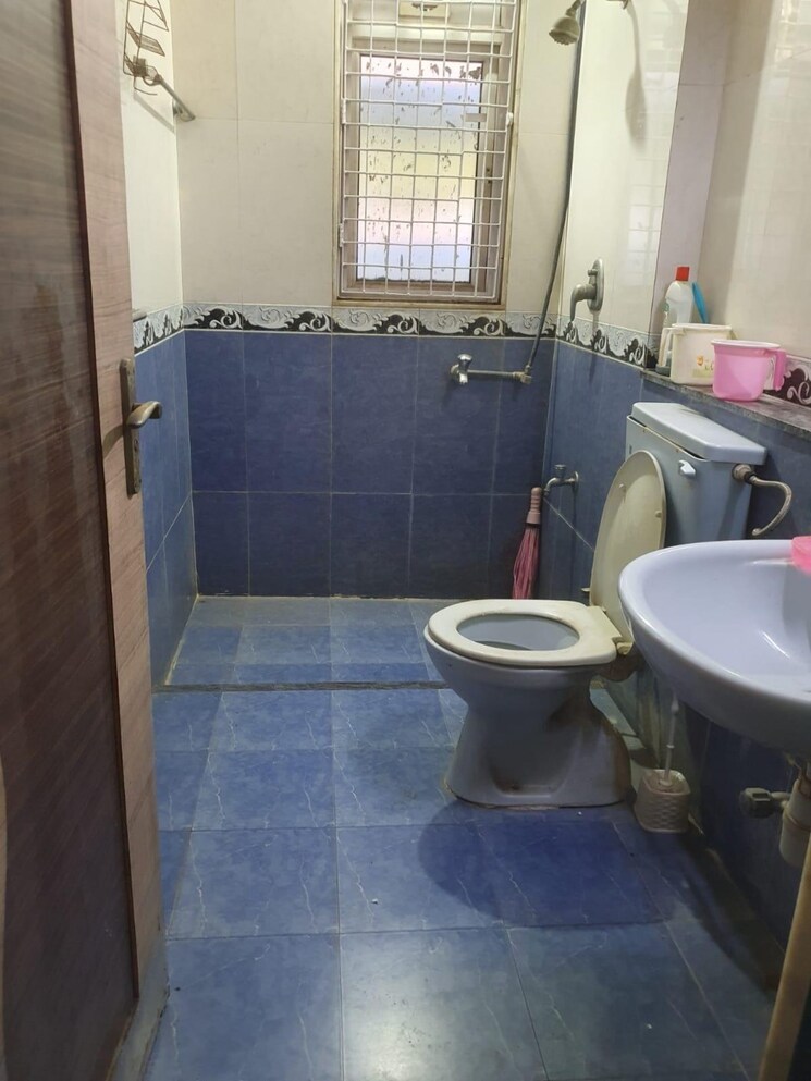 Bathroom, raheja-gardens-aspen 4 Bedroom 1890 Sq.Ft. Apartment In Thane West Thane 7683809
