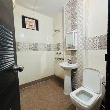 रेसिडेंशियल बिल्डर फ्लोर वर्ग यार्ड फॉर रेंट इन द्वारका मोर दिल्ली  7684063