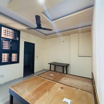 रेसिडेंशियल बिल्डर फ्लोर वर्ग यार्ड फॉर रेंट इन द्वारका मोर दिल्ली  7684063