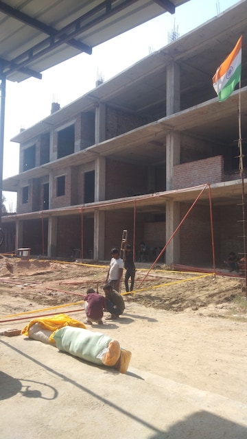 6+ BHK Independent House – Exterior View View at Noida Central - for Sale